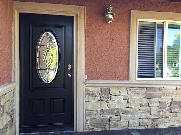 2nd image of 1605 Acacia Way