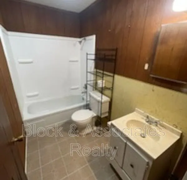 504 Lake Dr — Photo 10
