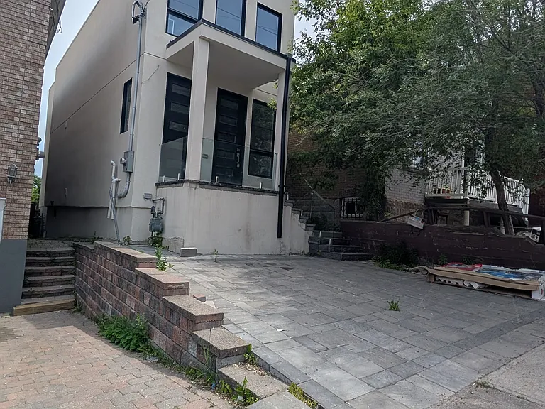 2099 Dufferin St — Photo 12