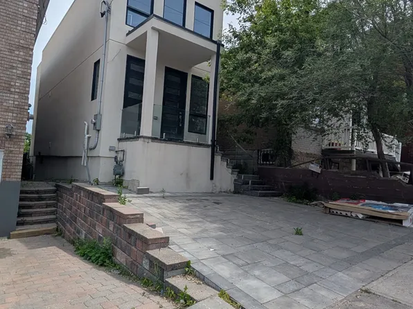 2099 Dufferin St, Toronto, ON