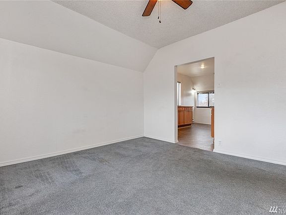 5th image of 4002 Yakima Ave #B