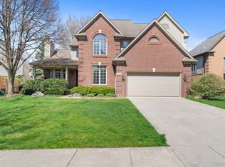 1309 Ross Ln, Rochester, MI 48306