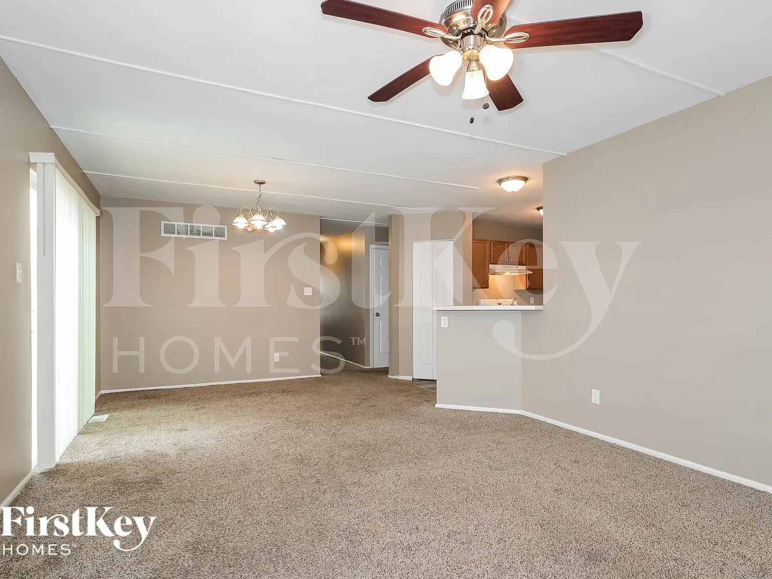 3 bed, 2.0 bath, 1014 sqft, $1,760 — Photo 3