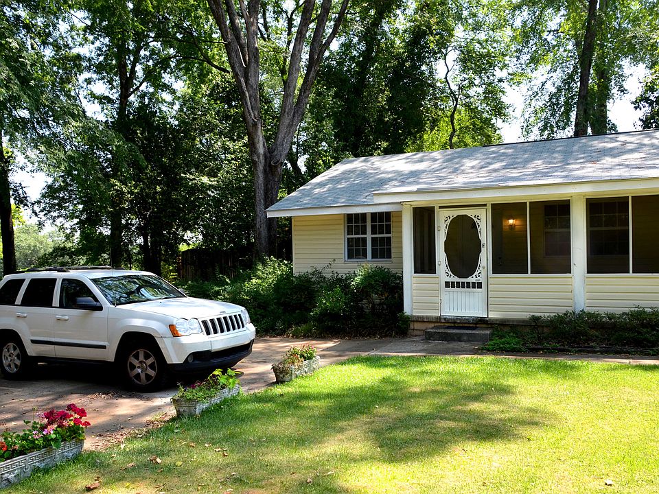Outside with lawn & parking