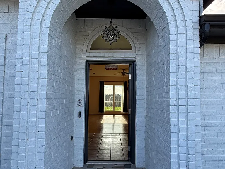 417 Hardwicke Ln — Photo 8
