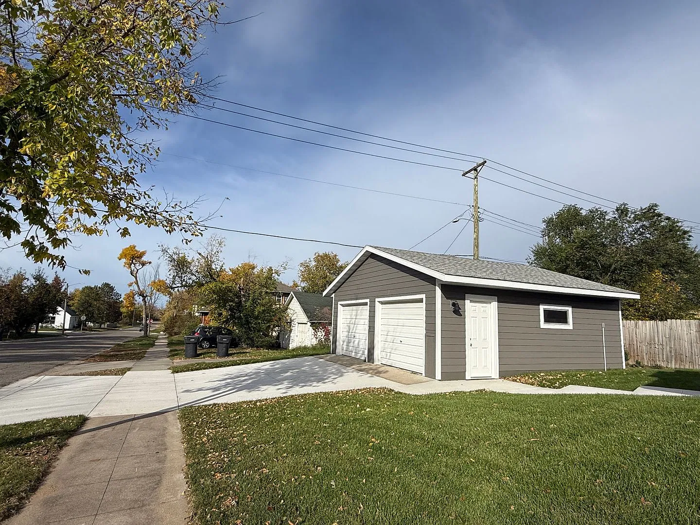 Brand New- Charming 2BR/1BA for Rent on a Large Corner Lot! — Photo 3