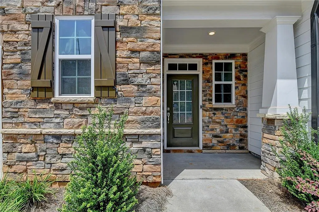 3 bed, 2.5 bath, 2562 sqft, $3,000 — Photo 2