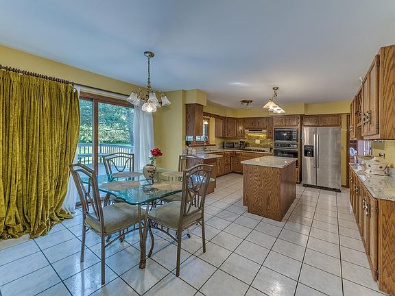 5th image of 803 S Whispering Hills Dr