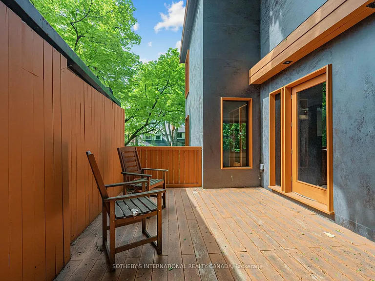 32 Regal Rd — Photo 11