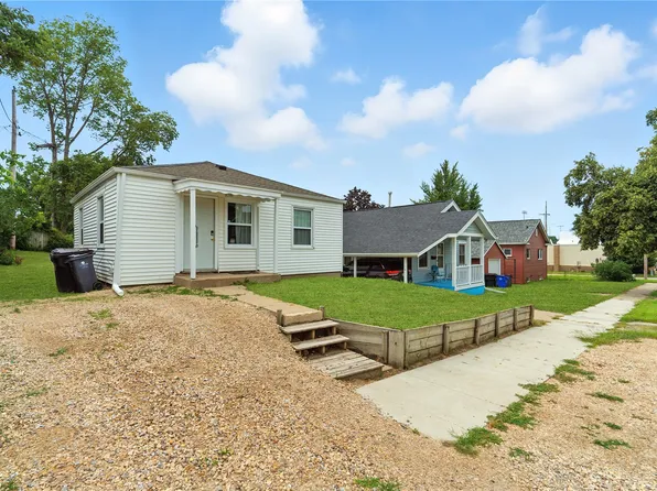 517 18th St NE, Cedar Rapids, IA 52402