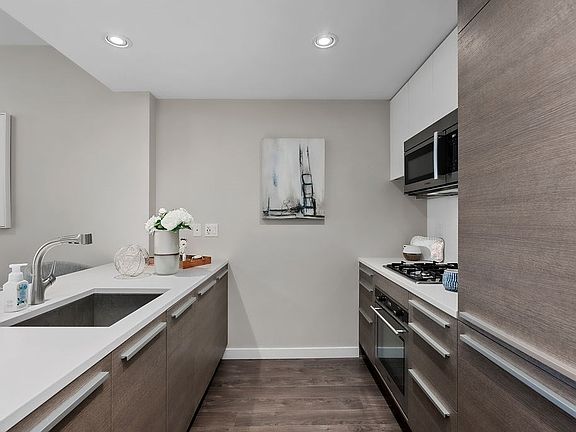 4th image of 4485 Skyline Dr #2407