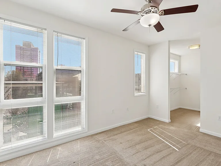 Catherine 36 Apartments — Photo 18