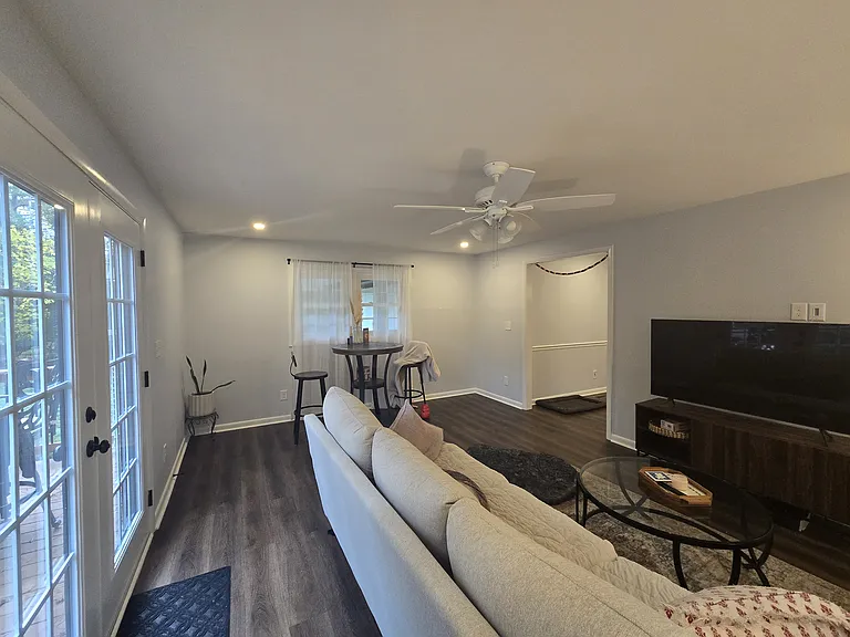 1055 College Station Rd — Photo 10