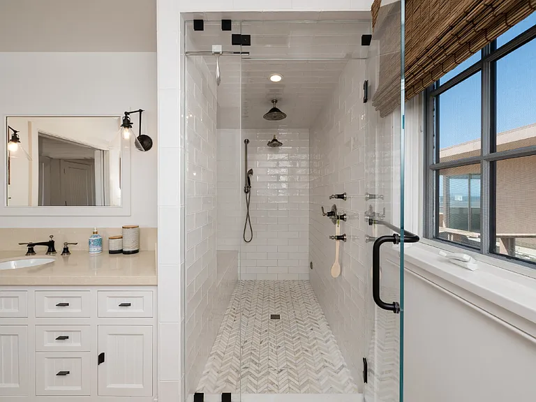 1228 W Oceanfront — Photo 18