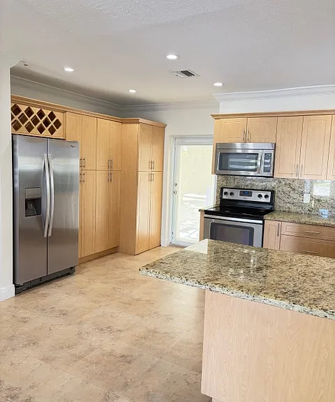 3660 NW 15th St — Photo 5