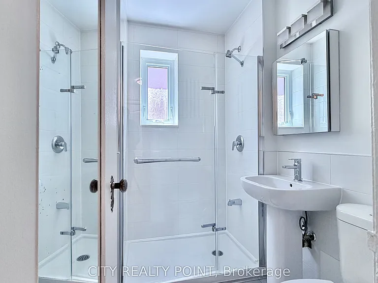 398 Avenue Rd #521 — Photo 11