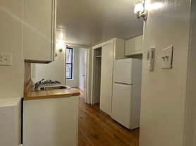 221 E 32nd St, New York, NY