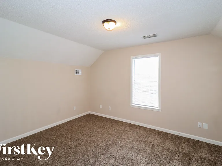 1049 Nolan Ln — Photo 12
