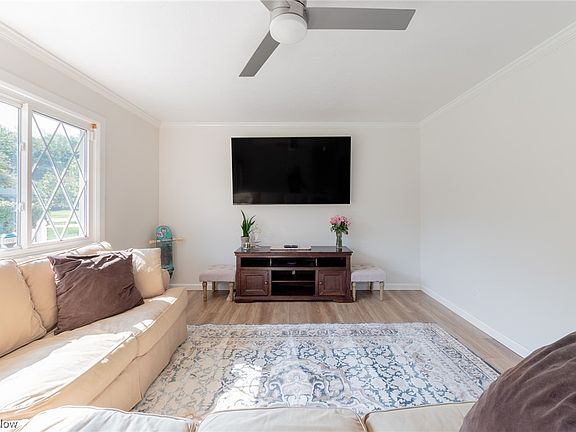 2nd image of 8248 Brentwood Dr