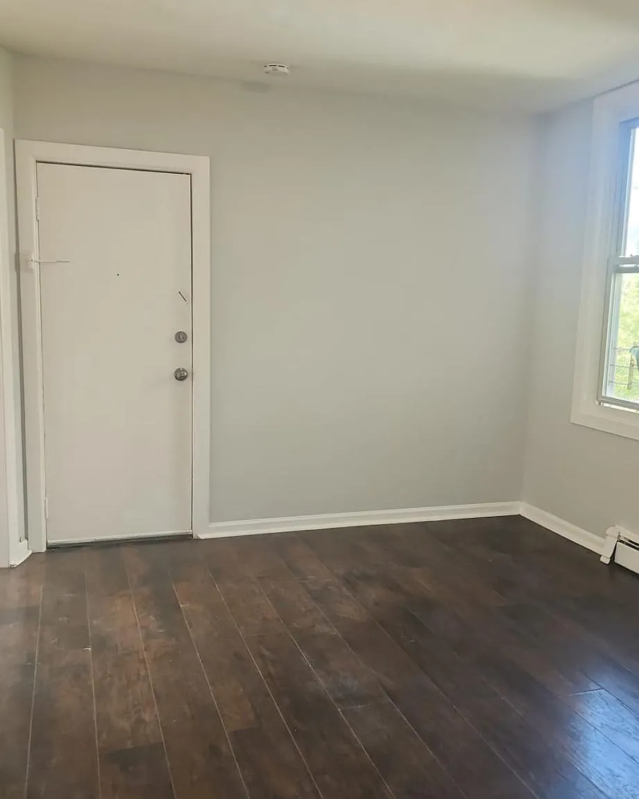 3 bed, 1400 sqft, $2,300 — Photo 3