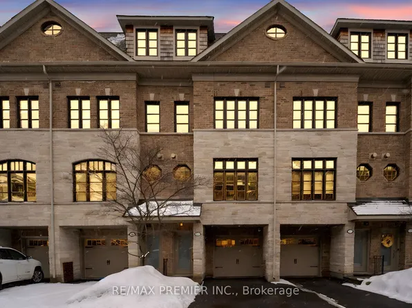 27 Powseland Cres #12, Vaughan, ON L4L 0C5