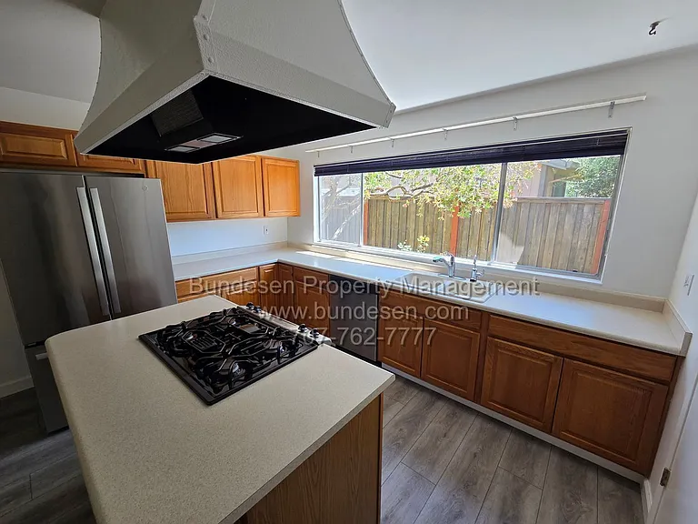 5266 Evonne Ave — Photo 4