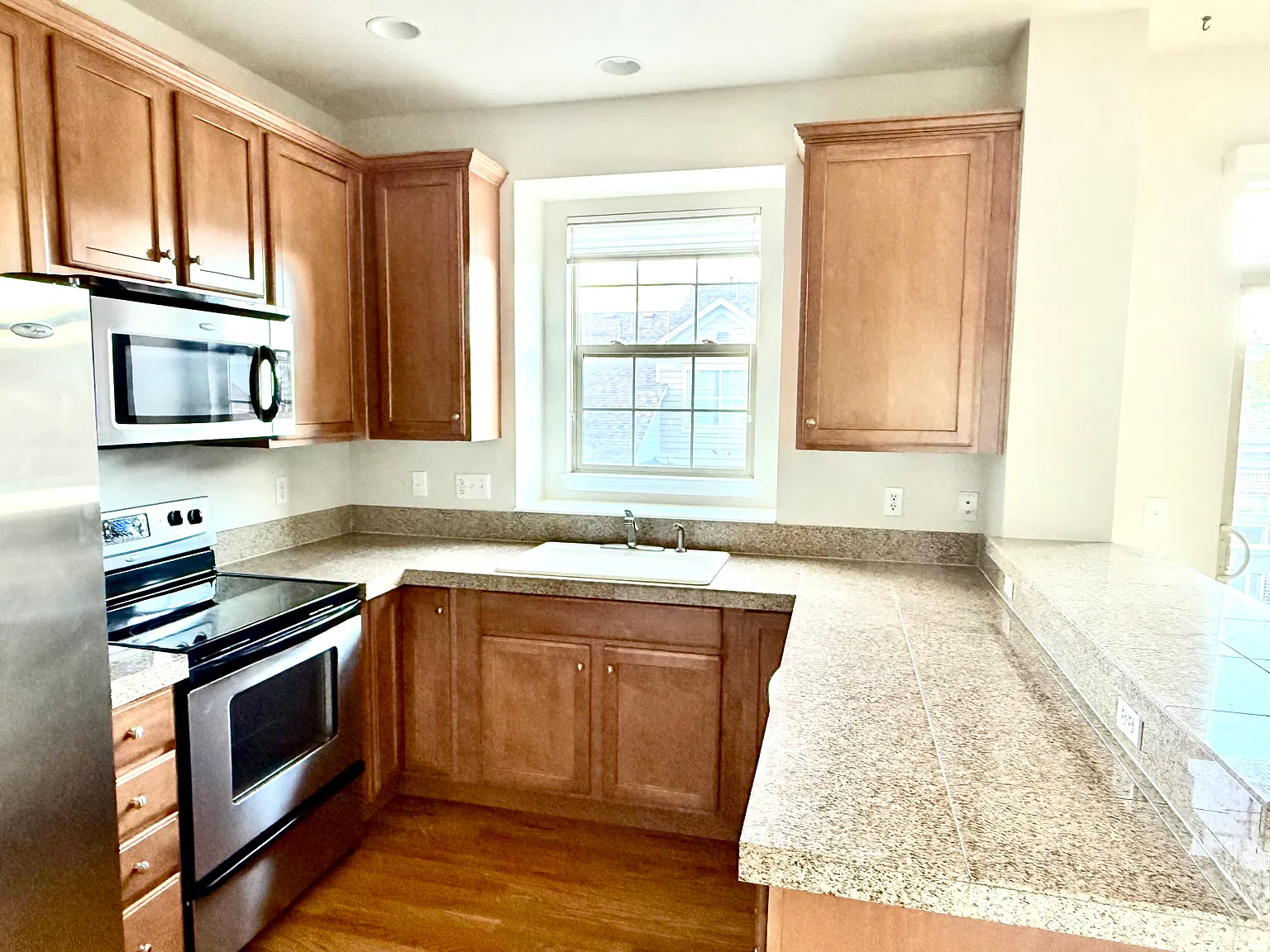 2 bed, 2.5 bath, 1297 sqft, $2,600 — Photo 4