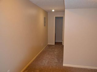 7009 N Robinhood Ln, Kansas City, MO 64151