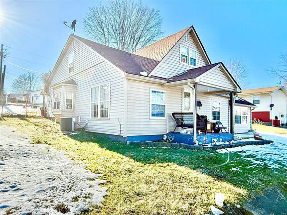 3rd image of 604 Coleman Ave