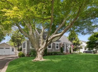 44 Fairway Dr E, Sayville, NY 11782