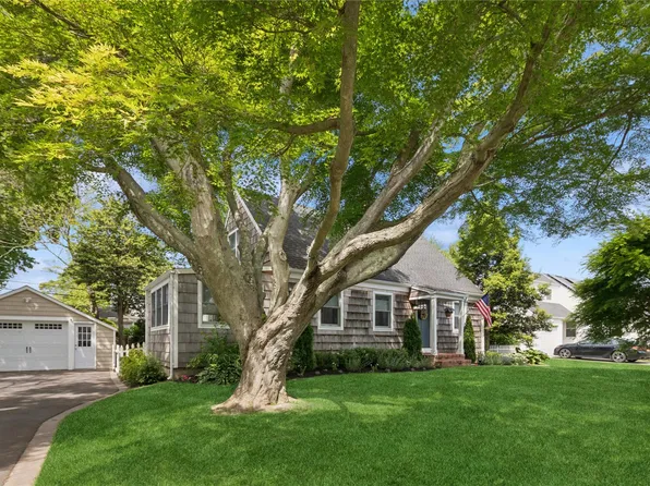 44 Fairway E, Sayville, NY 11782