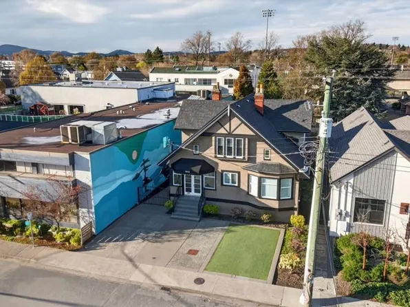1012 N Park St, Victoria, BC V8T 1C6