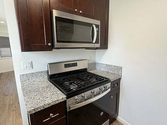 upgraded full kitchen