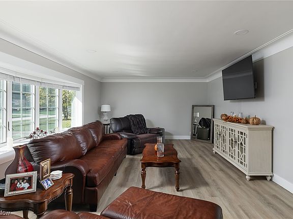 4th image of 6597 Kingswood Dr