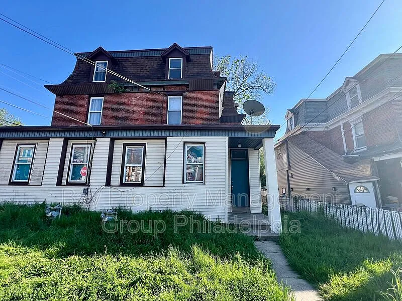 700 Pine St #2F