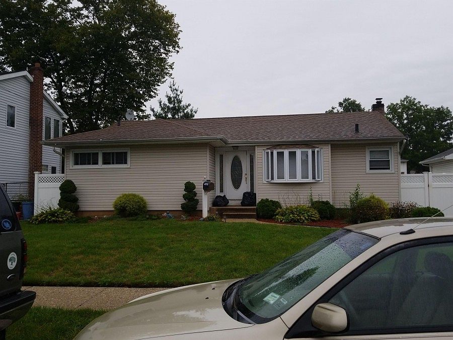1st image of 861 Maple Ln