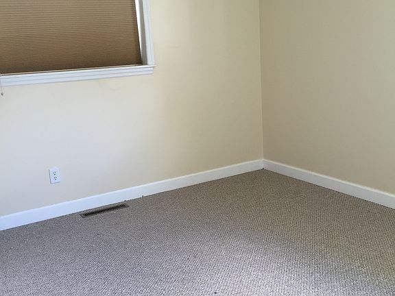 5th image of 304 Aurora St