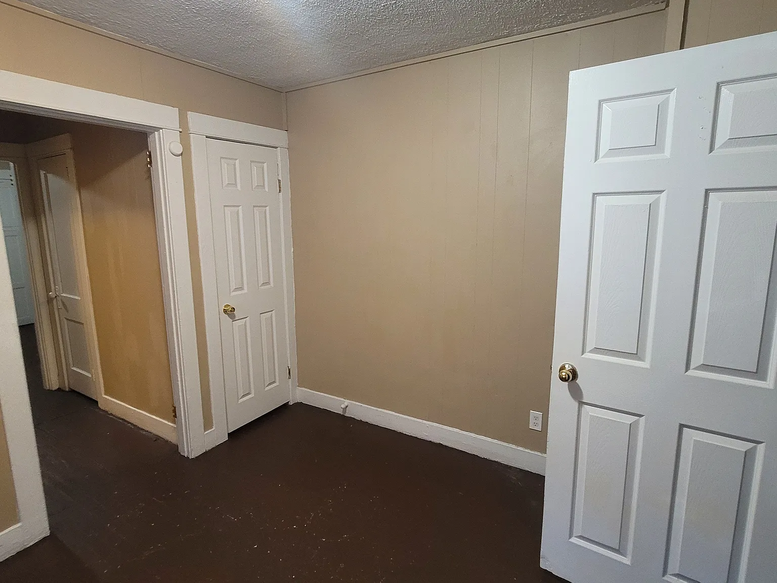 33 York Ave — Photo 4
