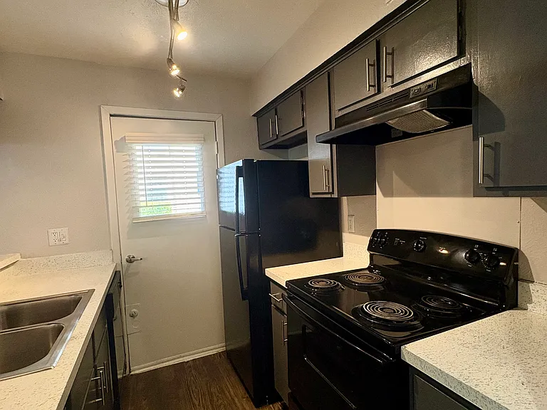 Pleasant Creek Apartments — Photo 41