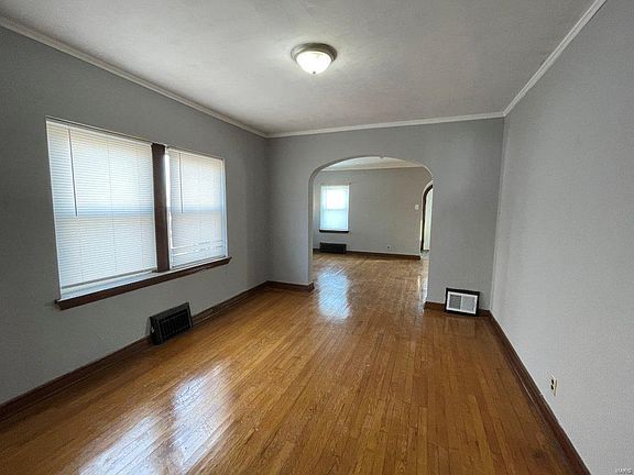 3rd image of 1235 McLaran Ave