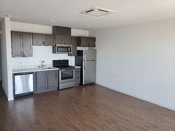 4th image of 1836 Columbia St #503