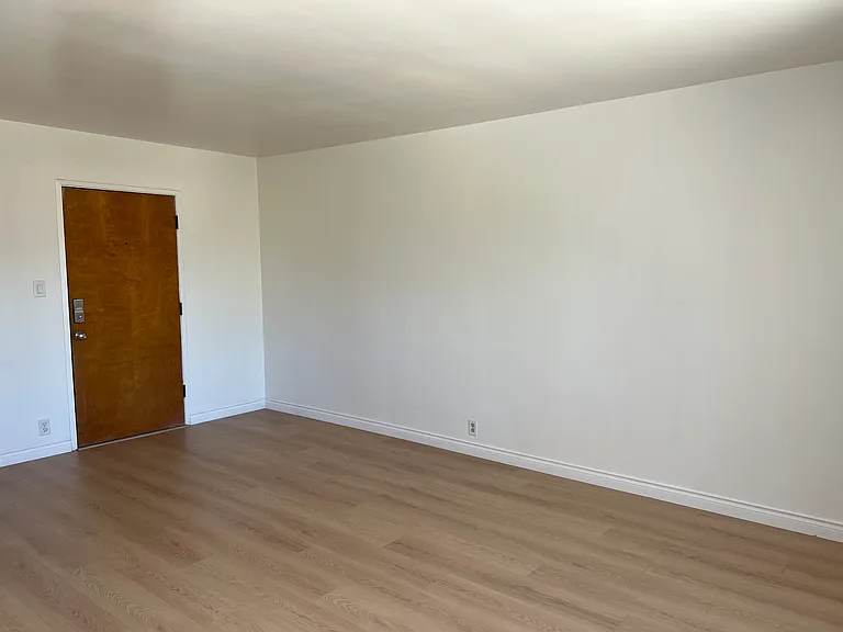 235 Grand Ave #6 — Photo 5