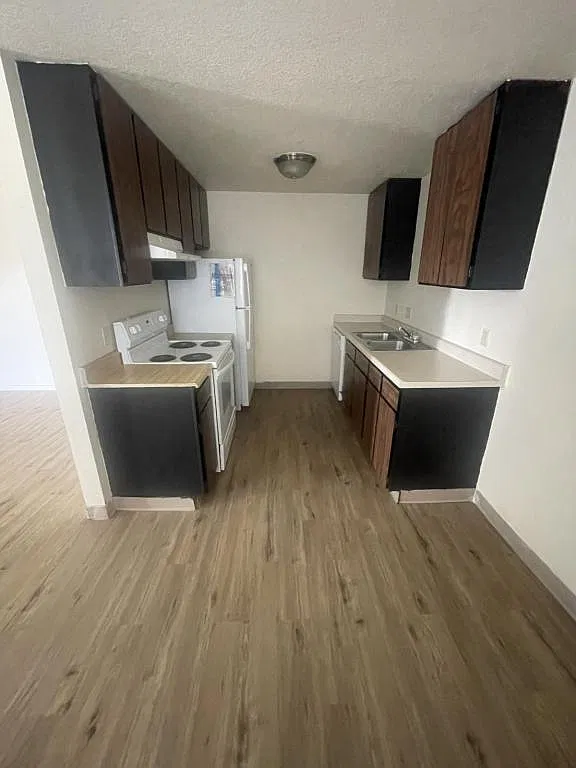 580 Schetter Ave B — Photo 2