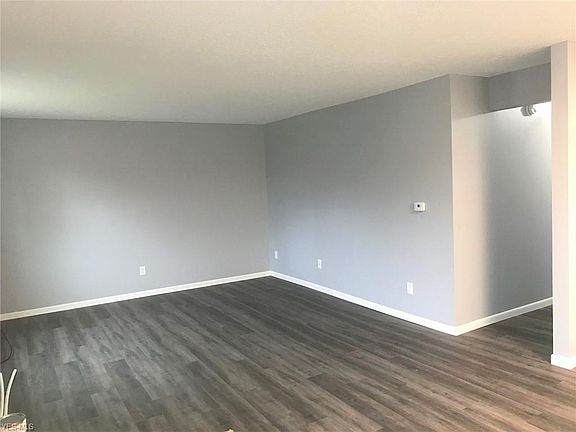 4th image of 159 Weller Dr APT 4