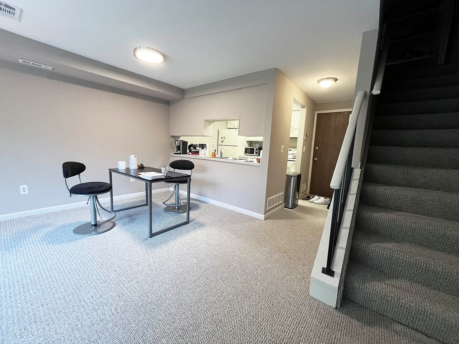 Studio, 700 sqft, $1,115 — Photo 4