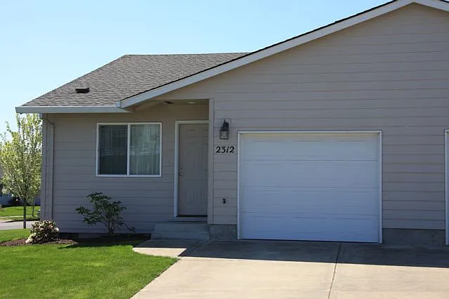 2 bed, 1080 sqft, $1,950 — Photo 2