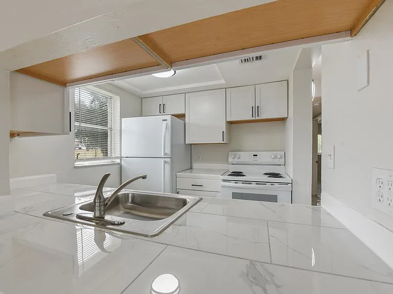 The Lakeside at 2315 — Photo 2