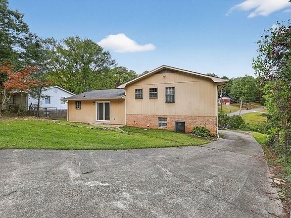 5th image of 2925 Wood Dr NE
