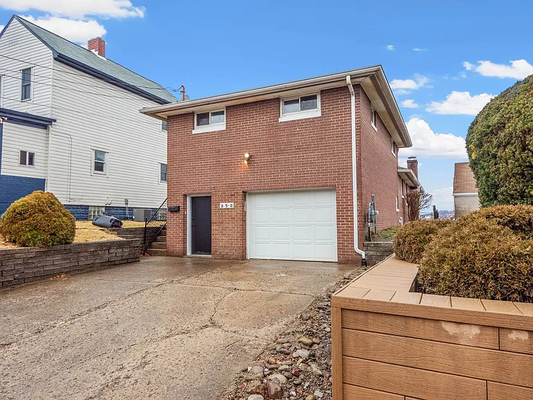 250 Vine St — Photo 2