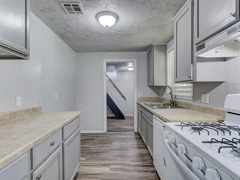 1904 Cherry Ln — Photo 24